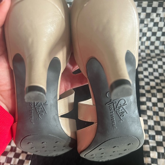 Life Stride Soft System. Size 8. In great condition!  Worn once. Heels: 2.5” - Picture 9 of 11